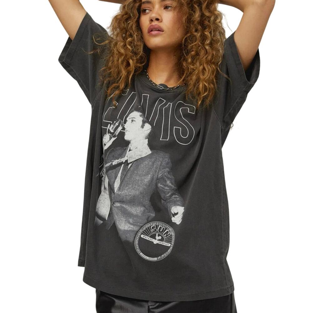 DAYDREAMER Sun Records X Elvis Merch Tee
Size Large
New with Tag
MSRP $88